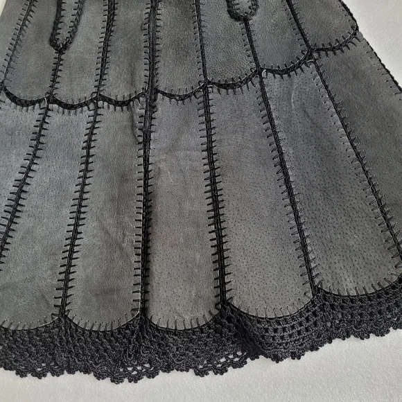 Vintage Black Suede Patchwork Miniskirt With Crochet Lace Trim 70s Boho 38 EU 6 - Picture 9 of 15